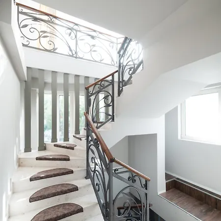 Florence Villa