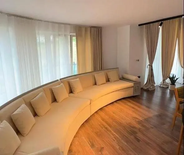 Florence Villa Tirana