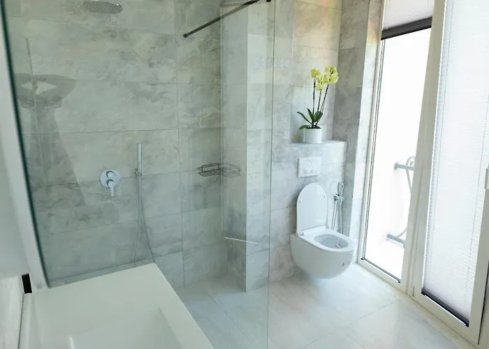 Florence Tirana